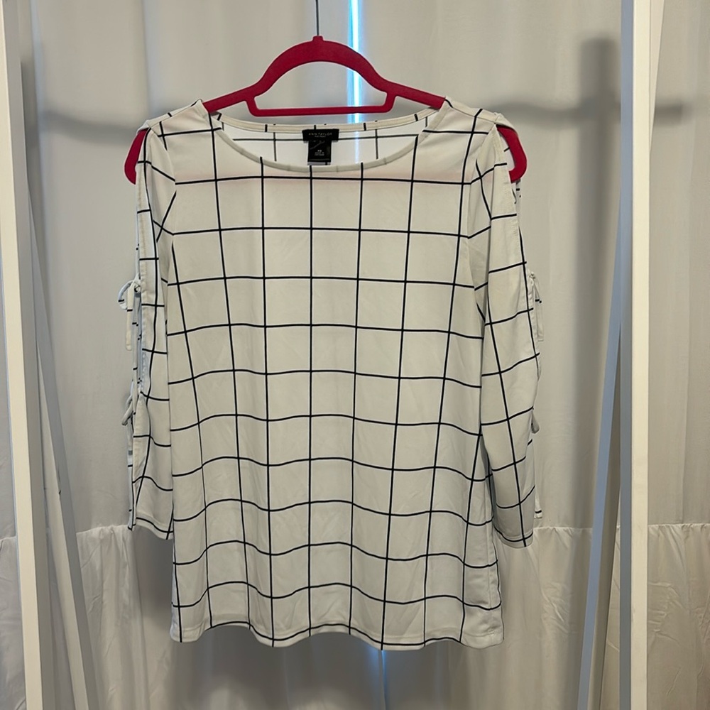 Black and white blouse (b2)